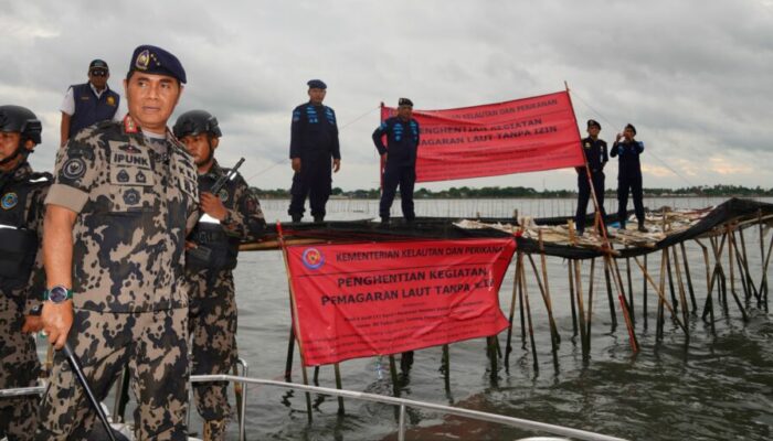 foto kkp-hentikan-kegiatan-pemagaran-laut-tanpa-izin-di-tangerang