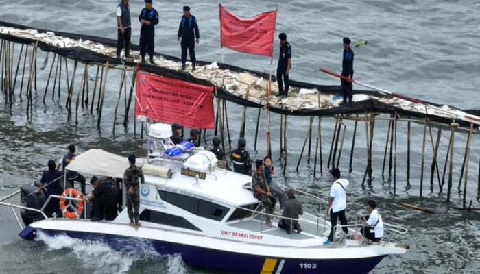 kkp-segel-pagar-laut-30-km-tanpa-izin-di-tangerang-hub